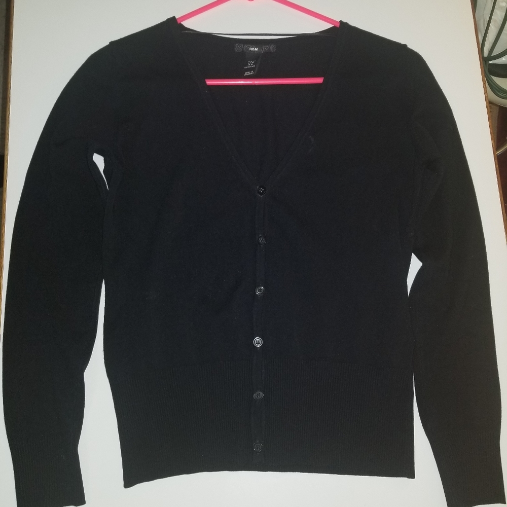 sweater with button in black made H&M